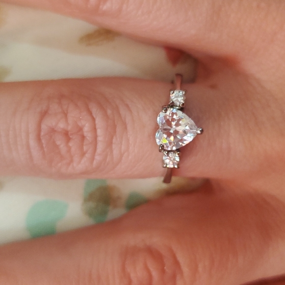 4 beautiful rings silver tone - Picture 9 of 11